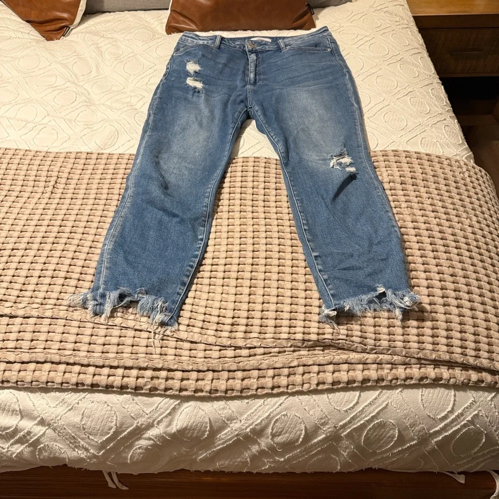 High Rise Distressed Cropped Blue Jeans - Picture 1 of 4